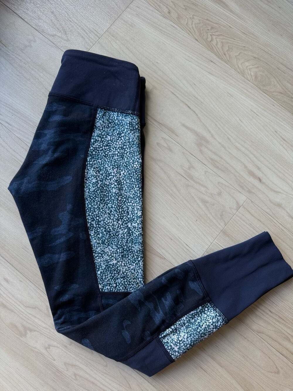 Lululemon Hot Like Agni Yoga Pant Heritage Camo Speckle Berry Patchwork Size 4